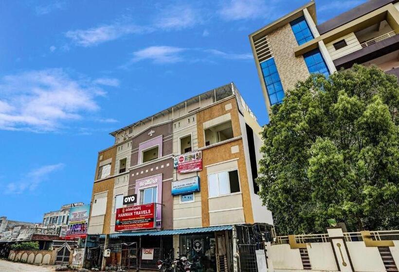 בית מלון כפרי Oyo Sri Rama Chandra Grand