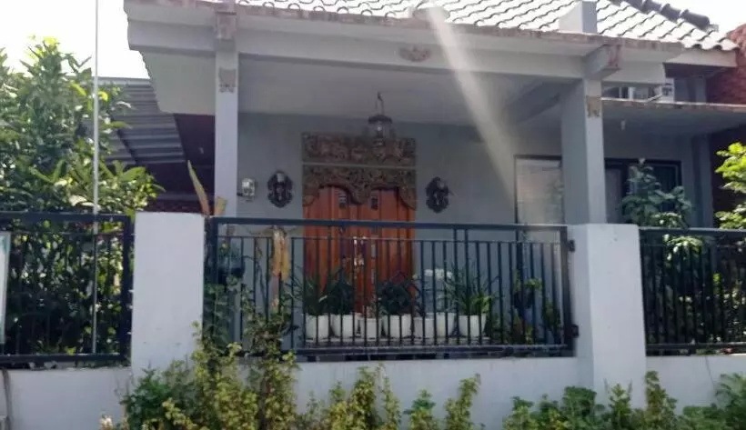 Hotelli Spot On 93210 Griya Kos Kanjeng Mami Syariah