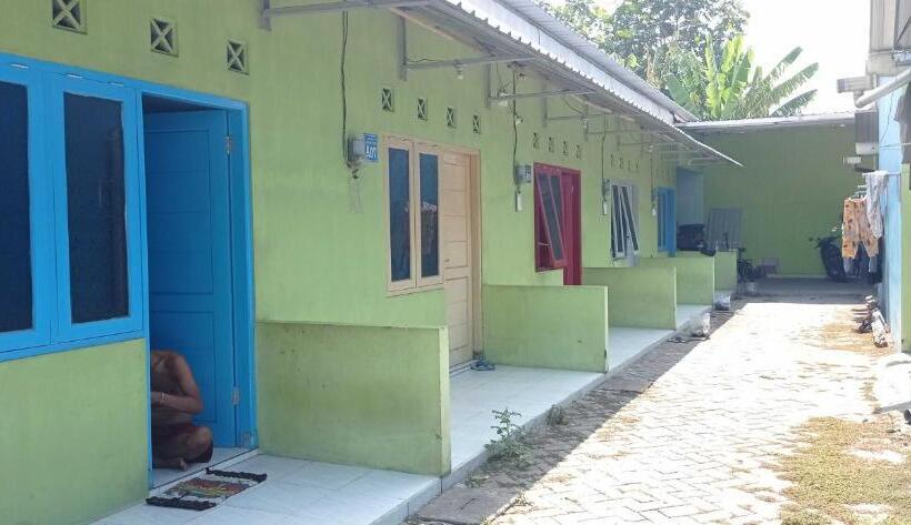 ホテル Spot On 93210 Griya Kos Kanjeng Mami Syariah