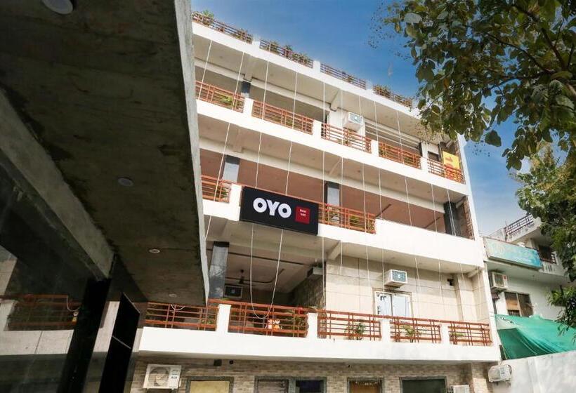 Oyo Flagship Hotel 1090