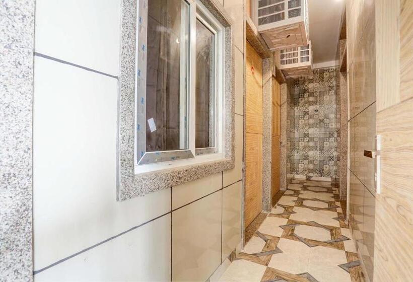 Oyo Flagship Hotel 1090