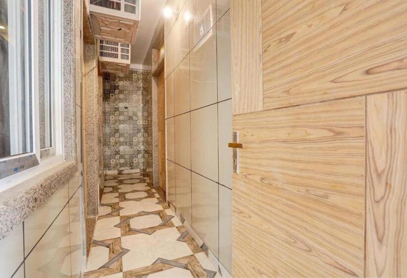 Oyo Flagship Hotel 1090