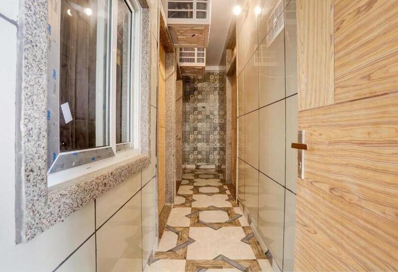 Oyo Flagship Hotel 1090