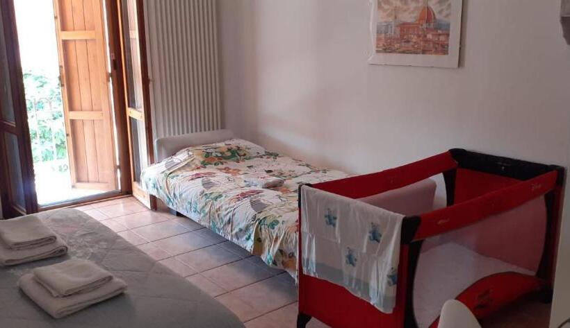 پانسیون Camera Privata In Villa Con Ingresso Indipendente E Grande Giardino