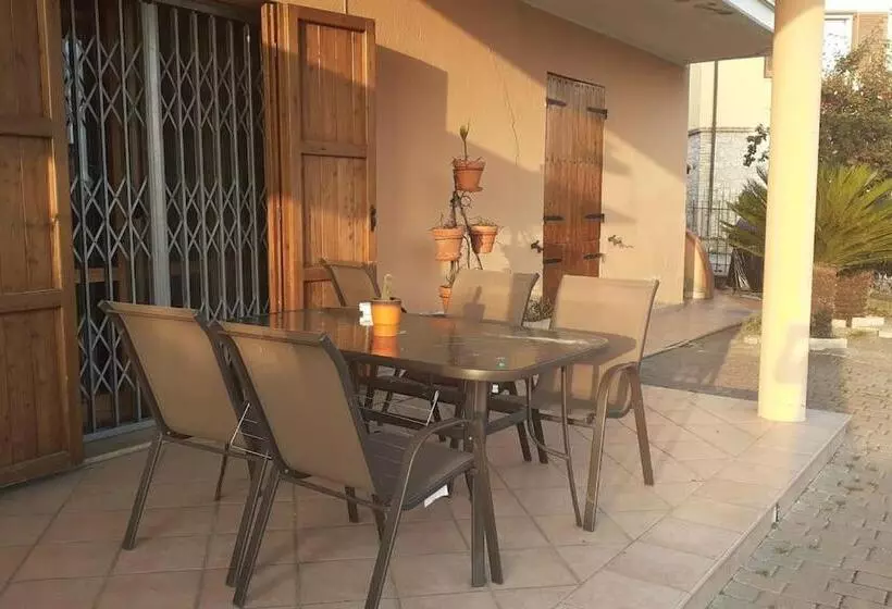 پانسیون Camera Privata In Villa Con Ingresso Indipendente E Grande Giardino