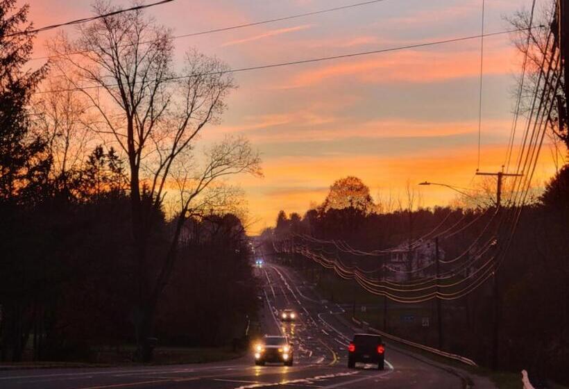 Heart Of The Berkshires Motel