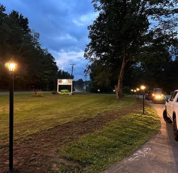 Heart Of The Berkshires Motel