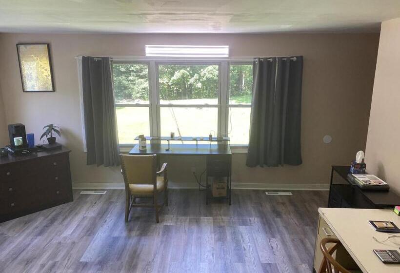 Heart Of The Berkshires Motel