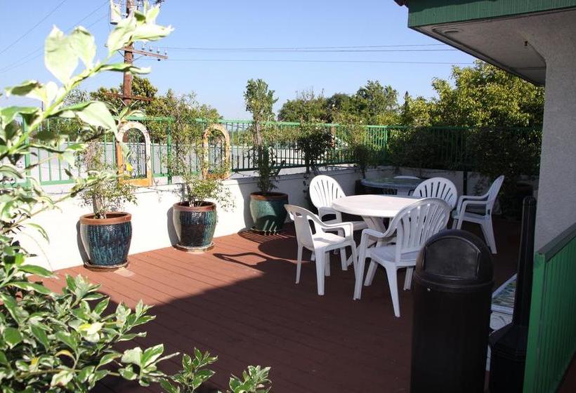 هتل Ambassador Inn Alhambra