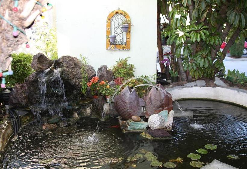 هتل Ambassador Inn Alhambra