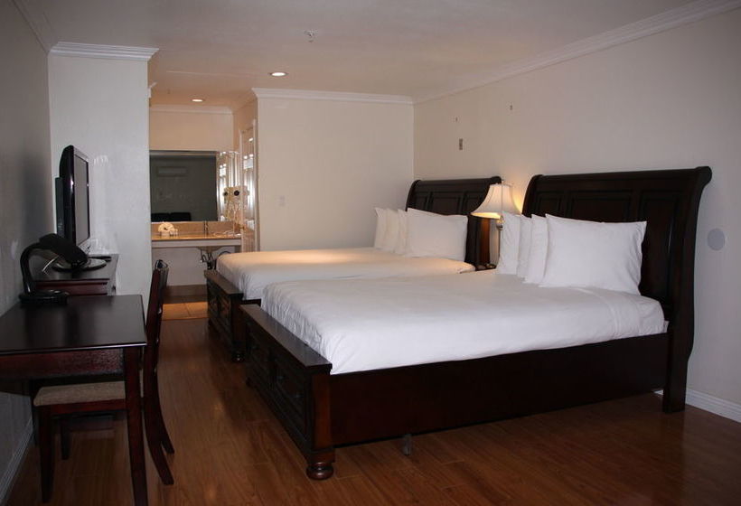 هتل Ambassador Inn Alhambra