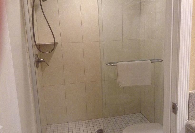 هتل Ambassador Inn Alhambra