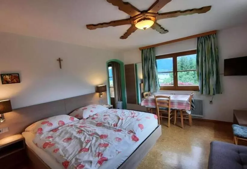 هتل Biohof Haus Wieser