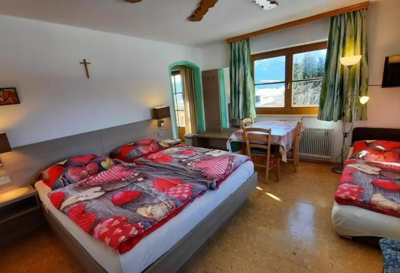 هتل Biohof Haus Wieser