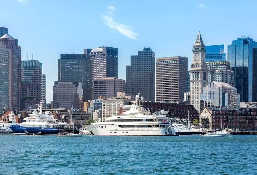 هتل Boston Yacht Haven