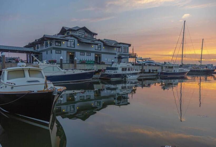 בית מלון כפרי Boston Yacht Haven