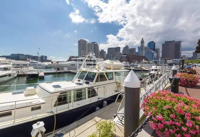 هتل Boston Yacht Haven