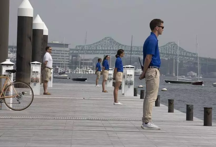 هتل Boston Yacht Haven