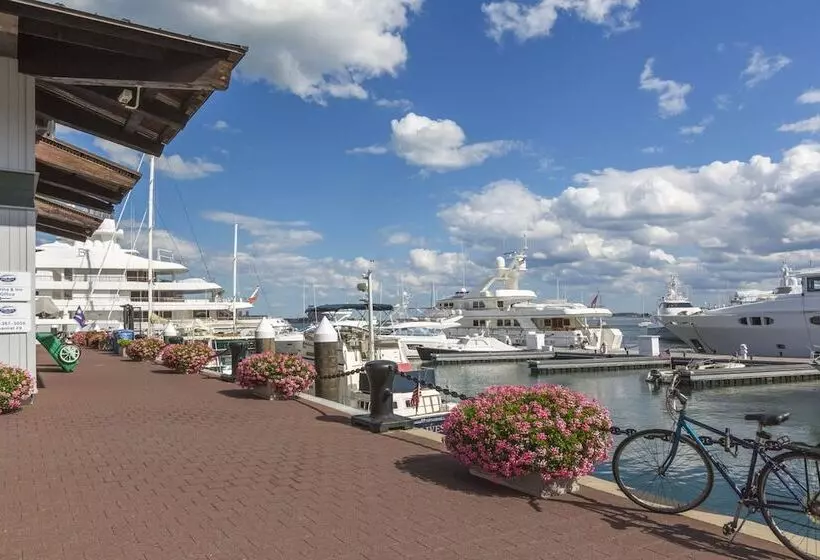 هتل Boston Yacht Haven