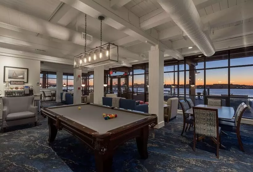 هتل Boston Yacht Haven