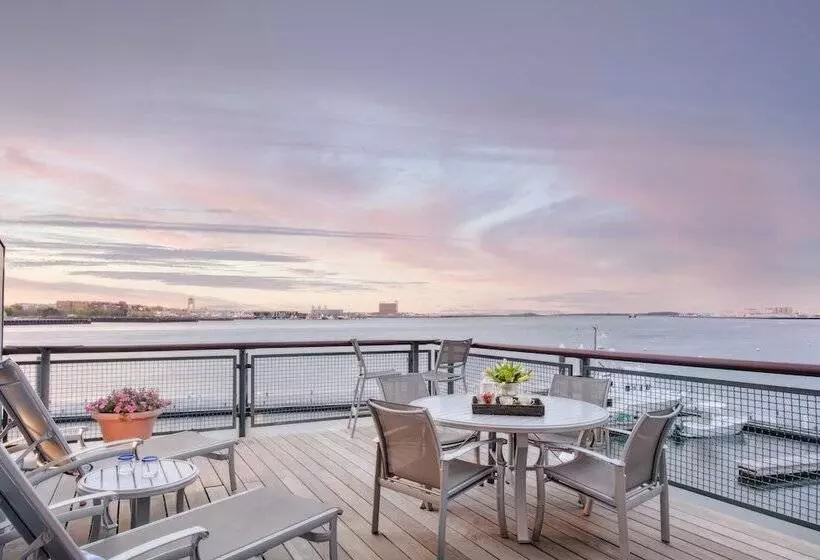 هتل Boston Yacht Haven