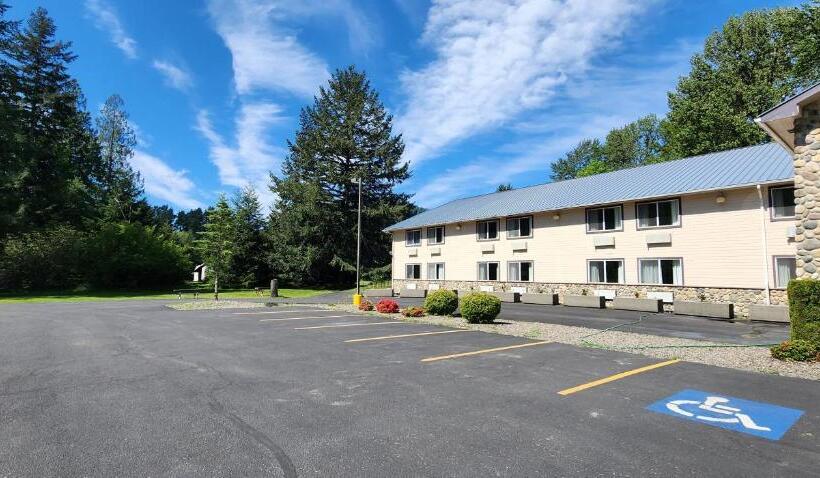 فندق Crest Trail Lodge