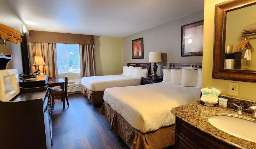 فندق Crest Trail Lodge