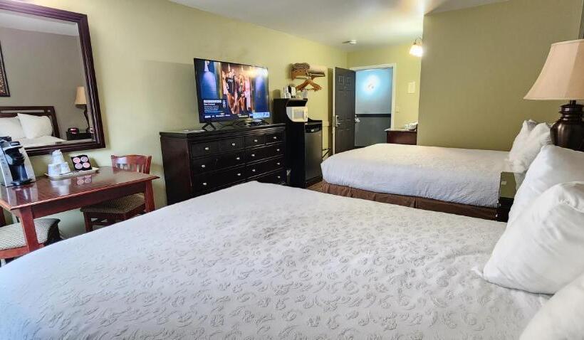 فندق Crest Trail Lodge