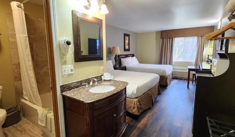 فندق Crest Trail Lodge