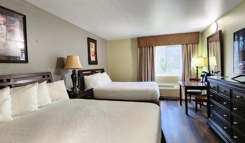 فندق Crest Trail Lodge