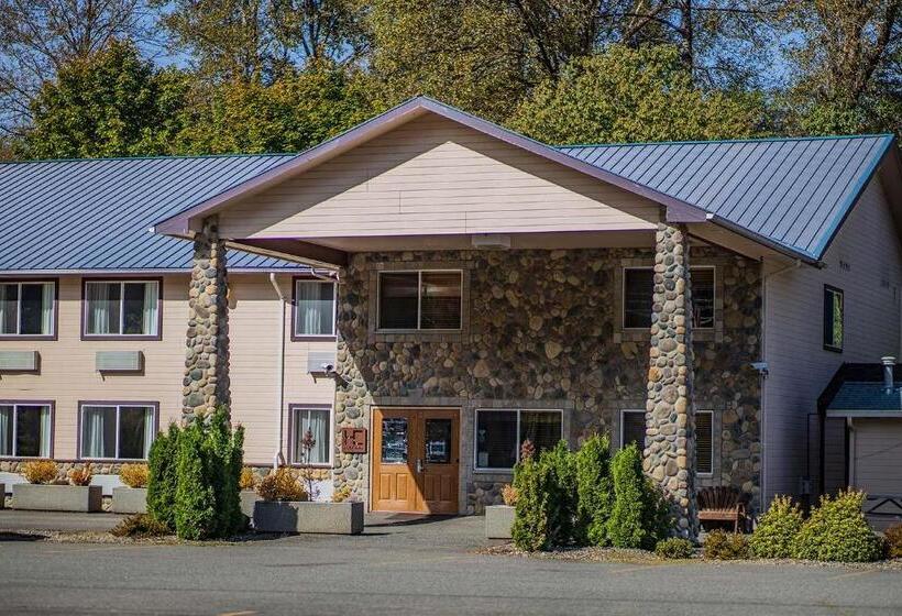 فندق Crest Trail Lodge