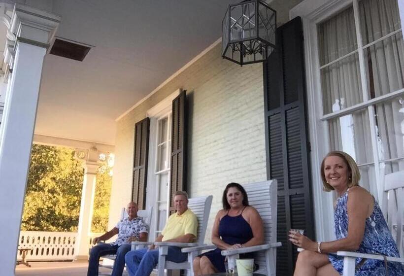 ホテル Dansereau House