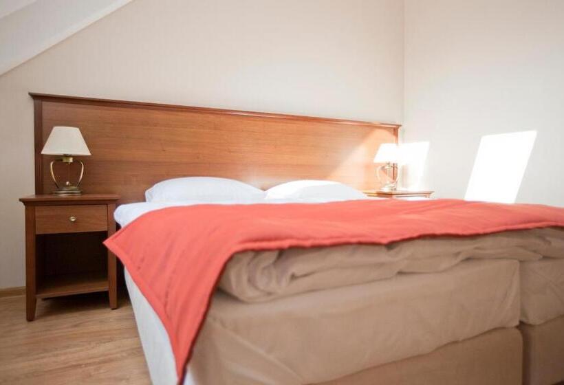 ホテル Dworek Nad Rozlewiskiem