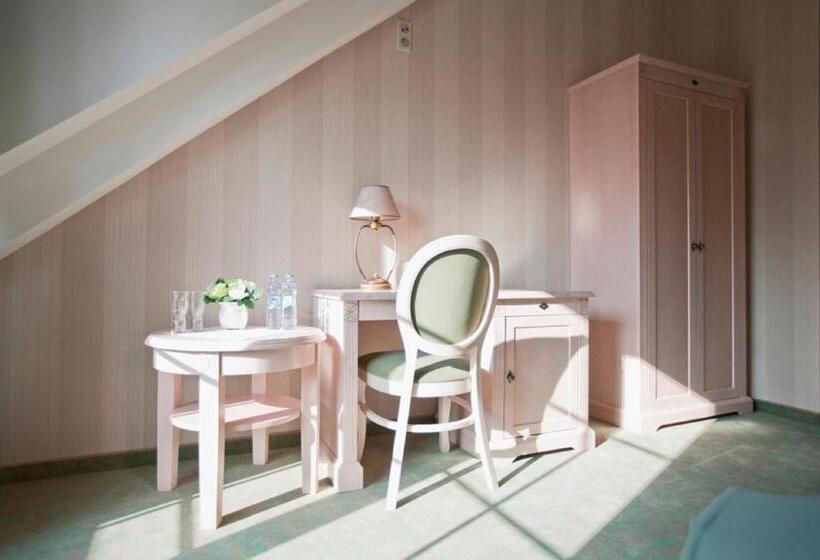 ホテル Dworek Nad Rozlewiskiem