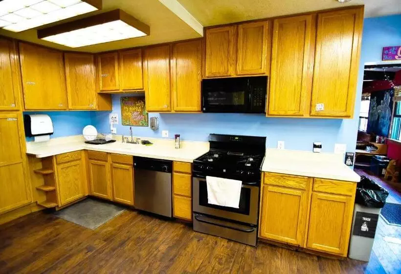 هتل Ith Big Bear Lake Hostel & Retreat Center
