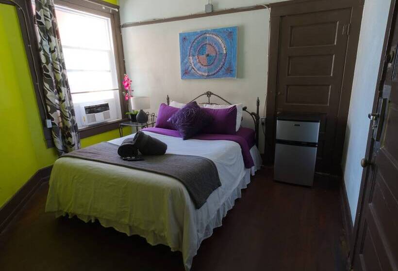 Отель Lucky D S Youth And Traveler S Hostel