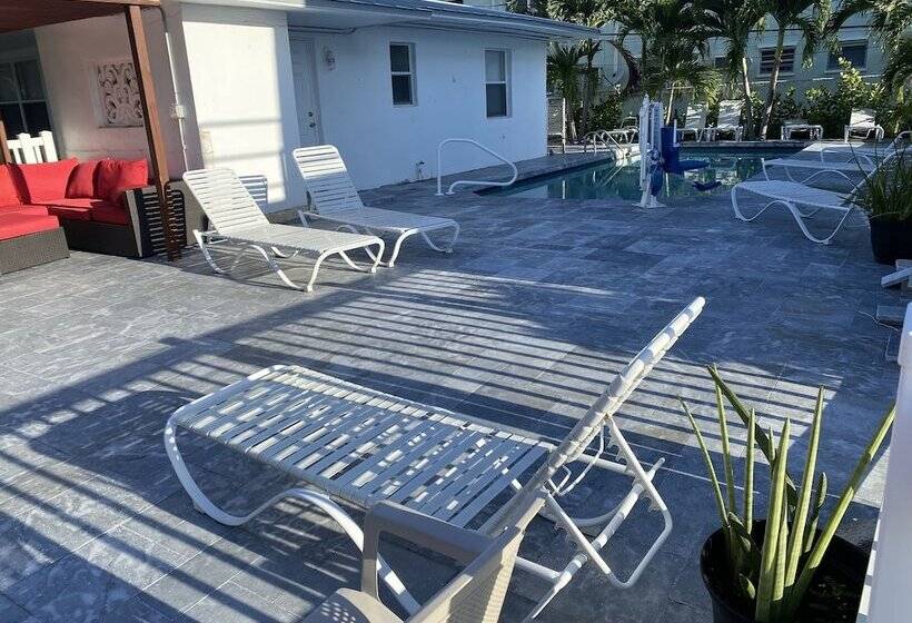 فندق Pelican By The Sea