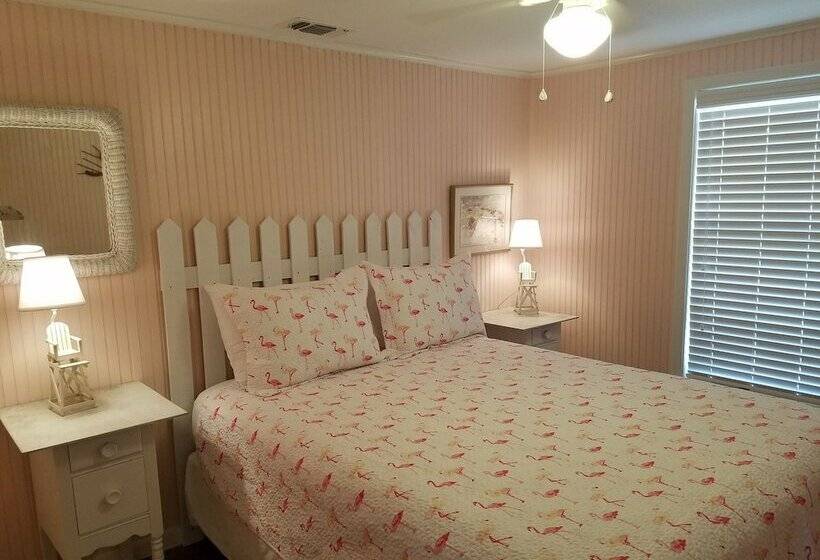 هتل Sea And Sands Cottages