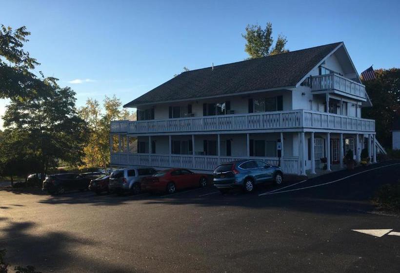 فندق The Beach Rose Inn