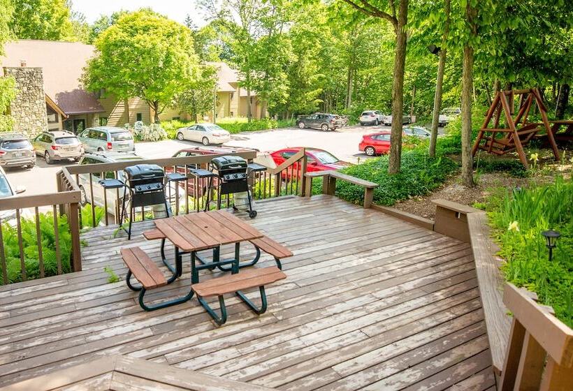 Отель The Inn At Little Sister Hill