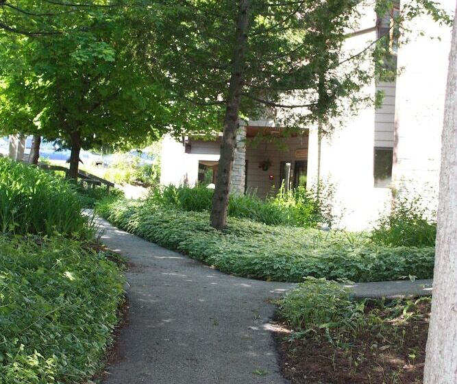 Отель The Inn At Little Sister Hill