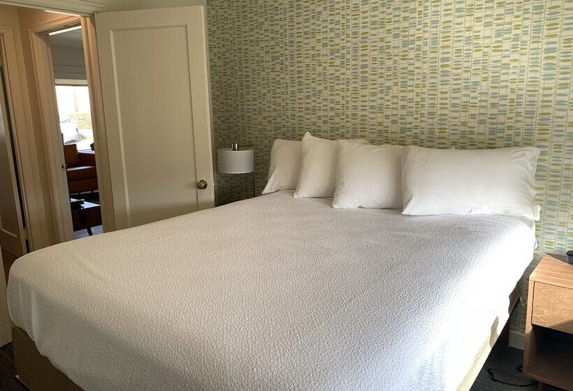 هتل The Ocean Front At Seaside