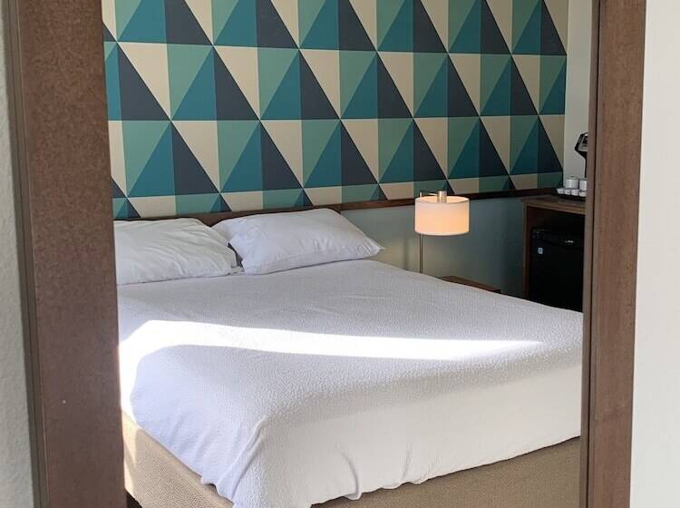 هتل The Ocean Front At Seaside