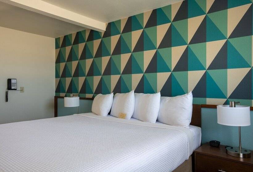 هتل The Ocean Front At Seaside