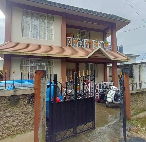 تختخواب و صبحانه Banraplang Syngkrem House