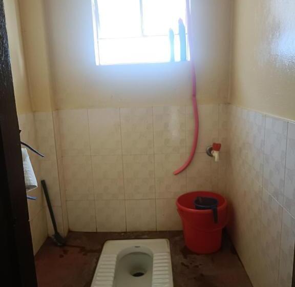 تختخواب و صبحانه Banraplang Syngkrem House