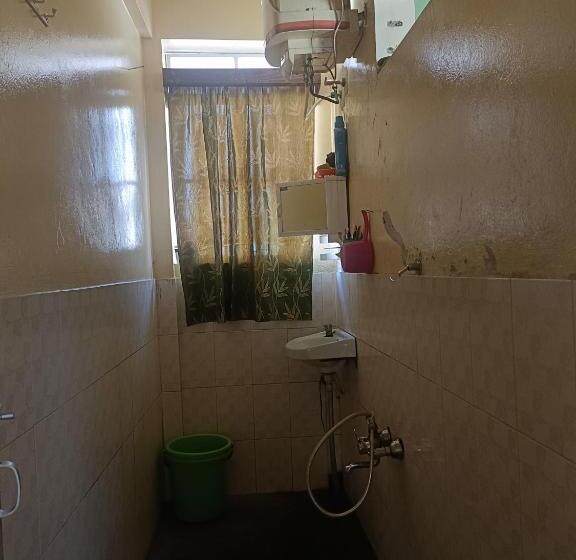 تختخواب و صبحانه Banraplang Syngkrem House