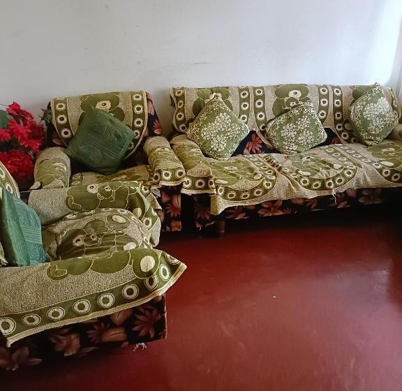 تختخواب و صبحانه Banraplang Syngkrem House