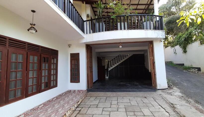 Aamiaismajoitus (B&B) Sandami Villa