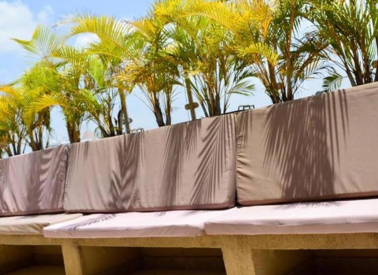 تختخواب و صبحانه Westlands Place